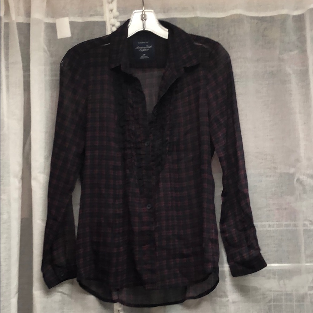 American Eagle favorite fit button down shirt